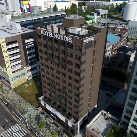 Honors Hotel Hwaseong Bagian luar foto
