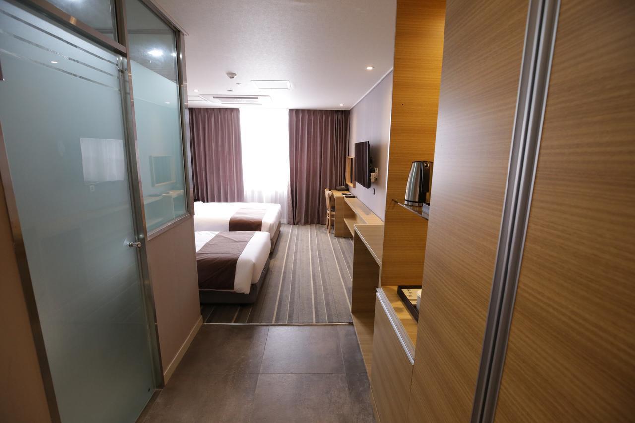 Honors Hotel Hwaseong Bagian luar foto