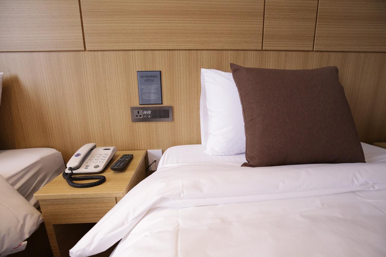 Honors Hotel Hwaseong Bagian luar foto