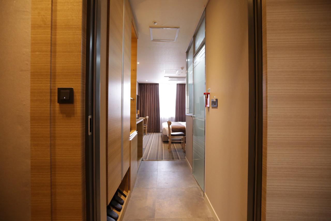 Honors Hotel Hwaseong Bagian luar foto