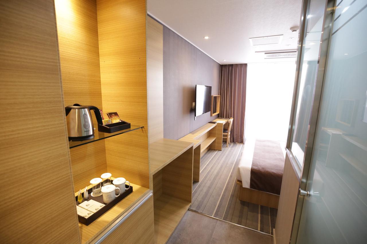 Honors Hotel Hwaseong Bagian luar foto