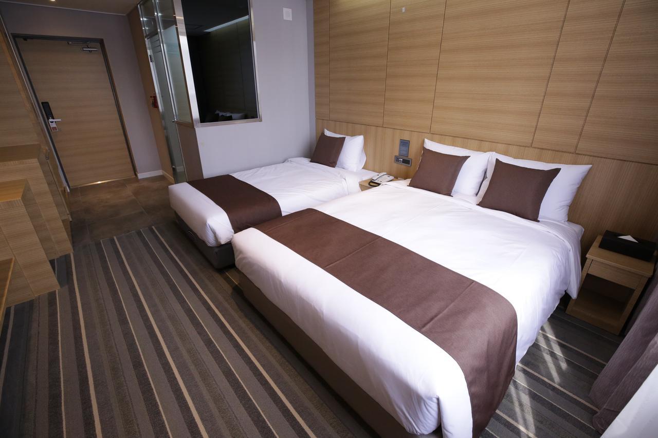 Honors Hotel Hwaseong Bagian luar foto