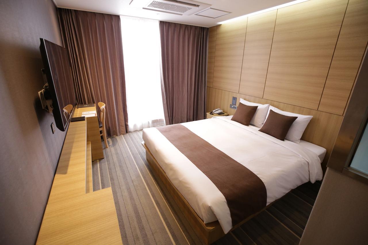 Honors Hotel Hwaseong Bagian luar foto