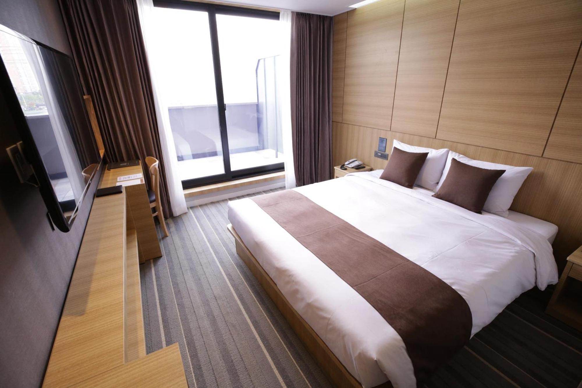 Honors Hotel Hwaseong Bagian luar foto