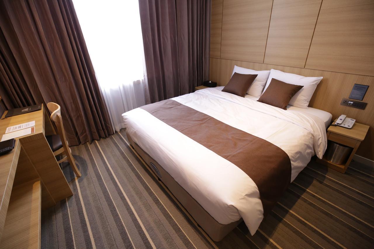 Honors Hotel Hwaseong Bagian luar foto