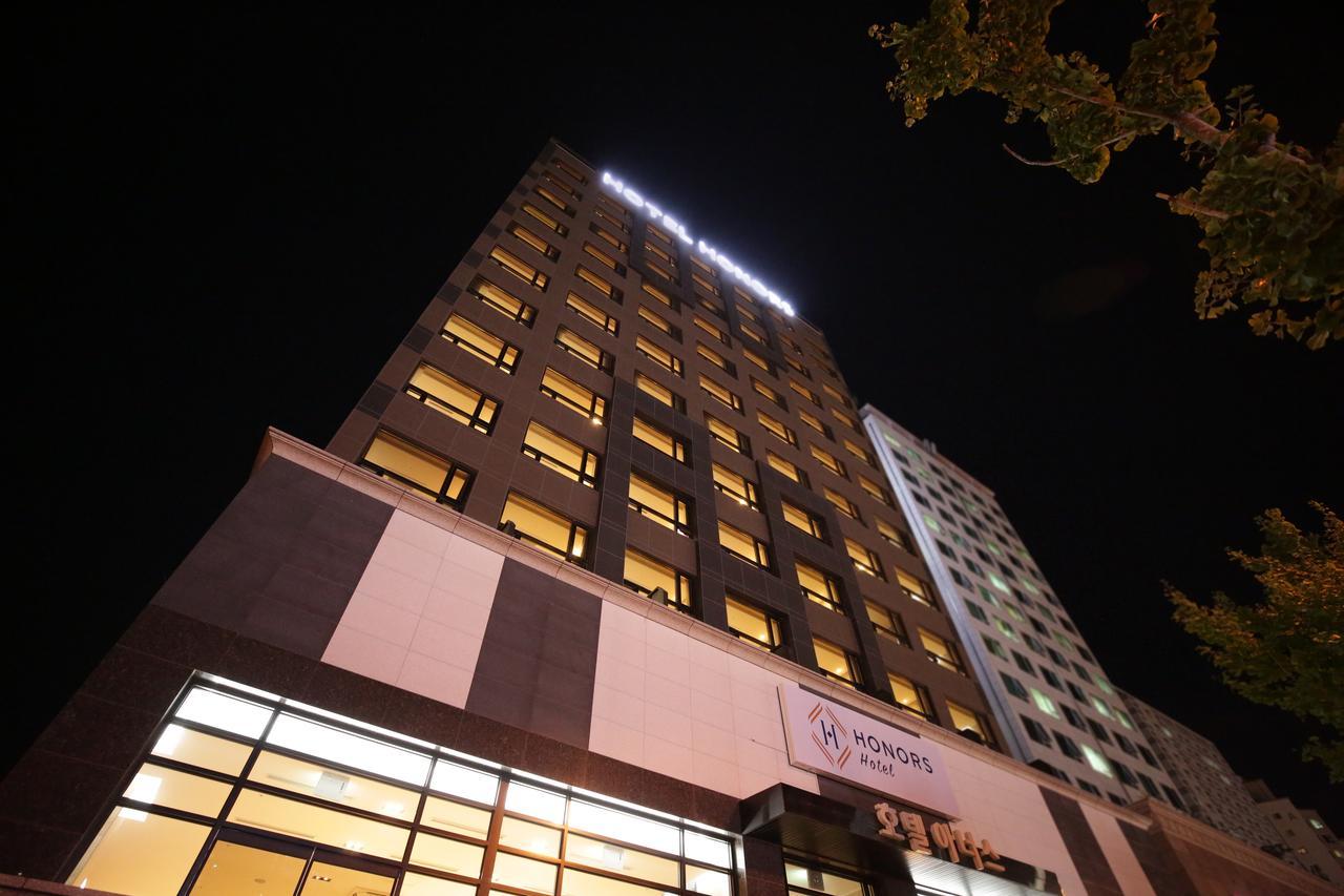 Honors Hotel Hwaseong Bagian luar foto