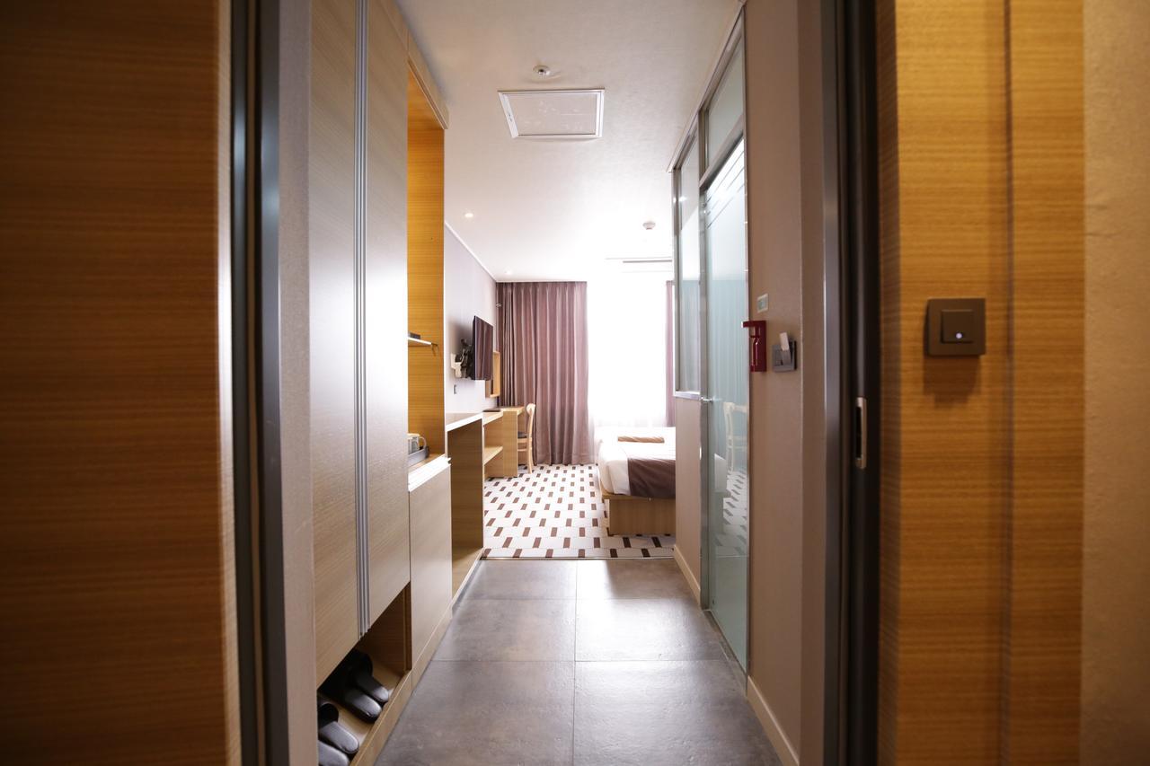 Honors Hotel Hwaseong Bagian luar foto